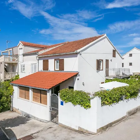 Holiday home House With A Parking Space Milna, Brac - 20140 *