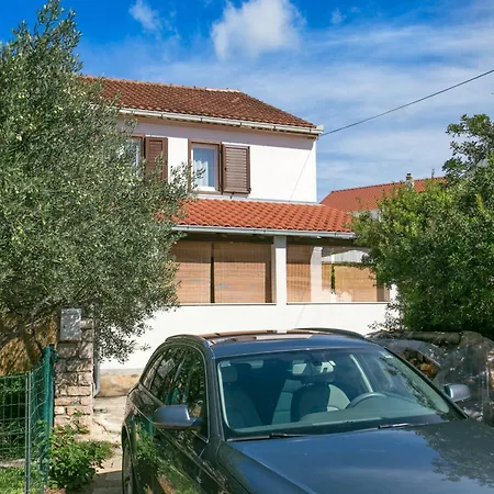 House With A Parking Space Milna, Brac - 20140 * Milna (Brac)