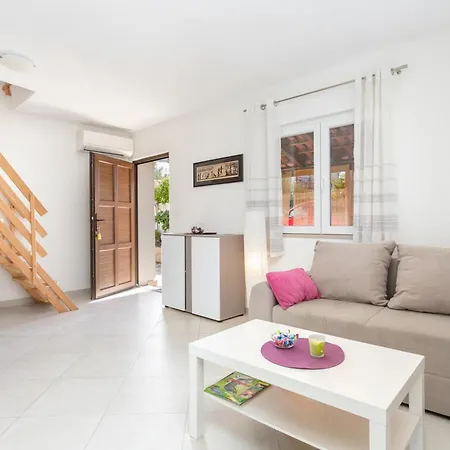 House With A Parking Space Milna, Brac - 20140 * ミルナ