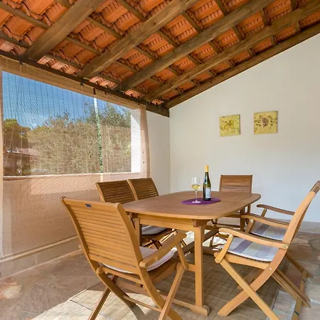 Сasa de vacaciones House With A Parking Space Milna, Brac - 20140 *