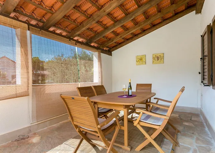 Сasa de vacaciones House With A Parking Space Milna, Brac - 20140 *